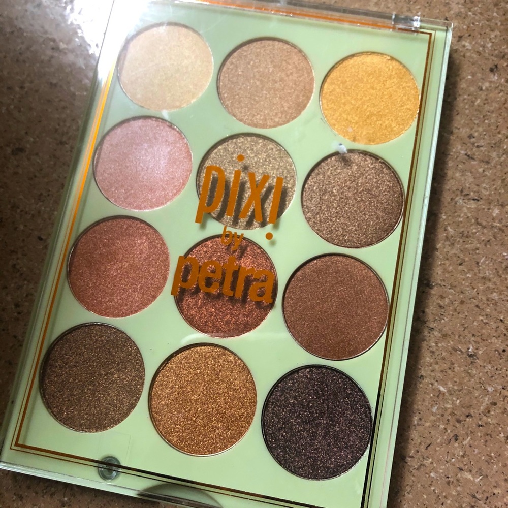NWT neutral shimmer eyeshadow palette by PIXI
